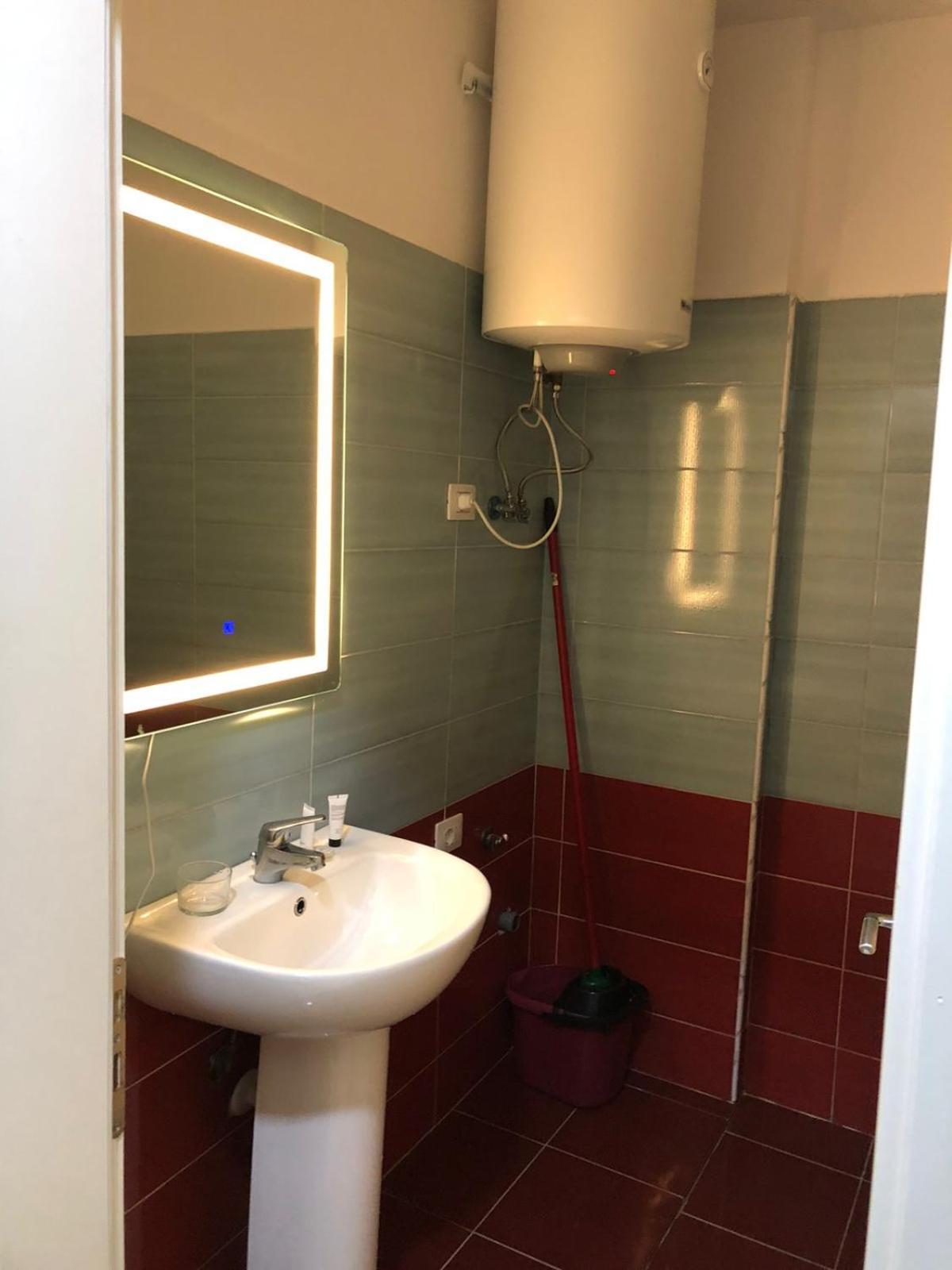 Low Cost Banesa Kosovare Shengjin Luaran gambar