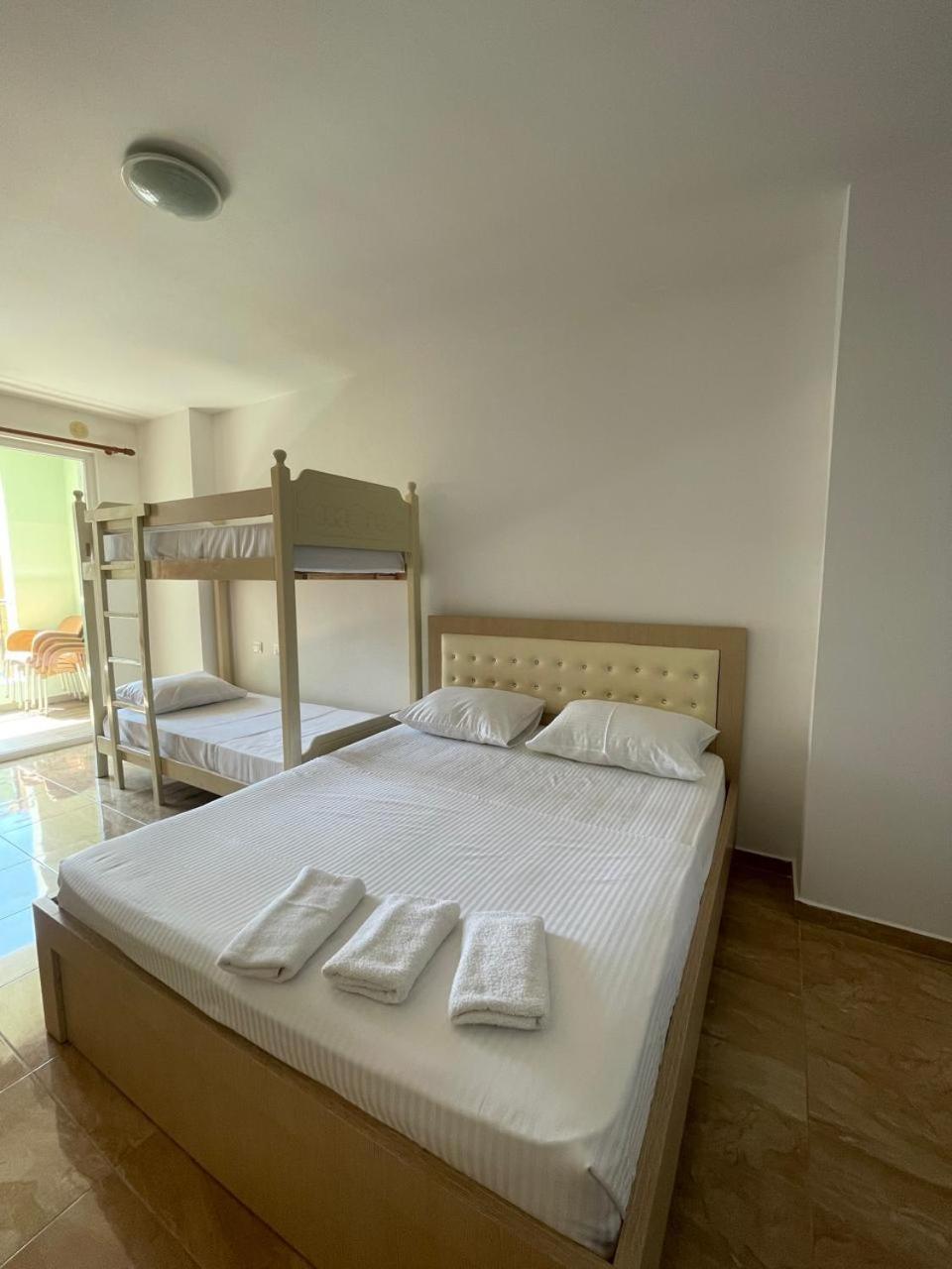 Low Cost Banesa Kosovare Shengjin Luaran gambar